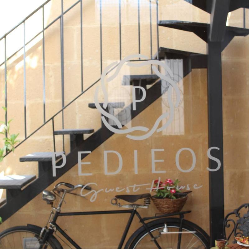 Pedieos Guest House 